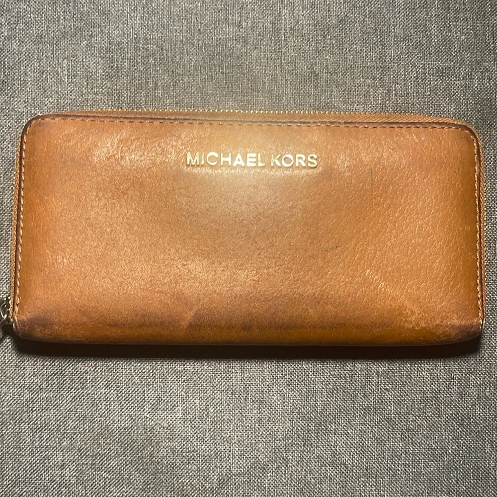 Michael Kors Leather Wallet! - Picture 1 of 4